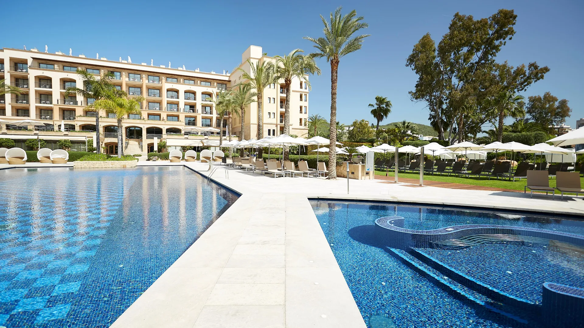 Insotel Fenicia Prestige Suites & Spa Santa Eularia des Riu 5*,