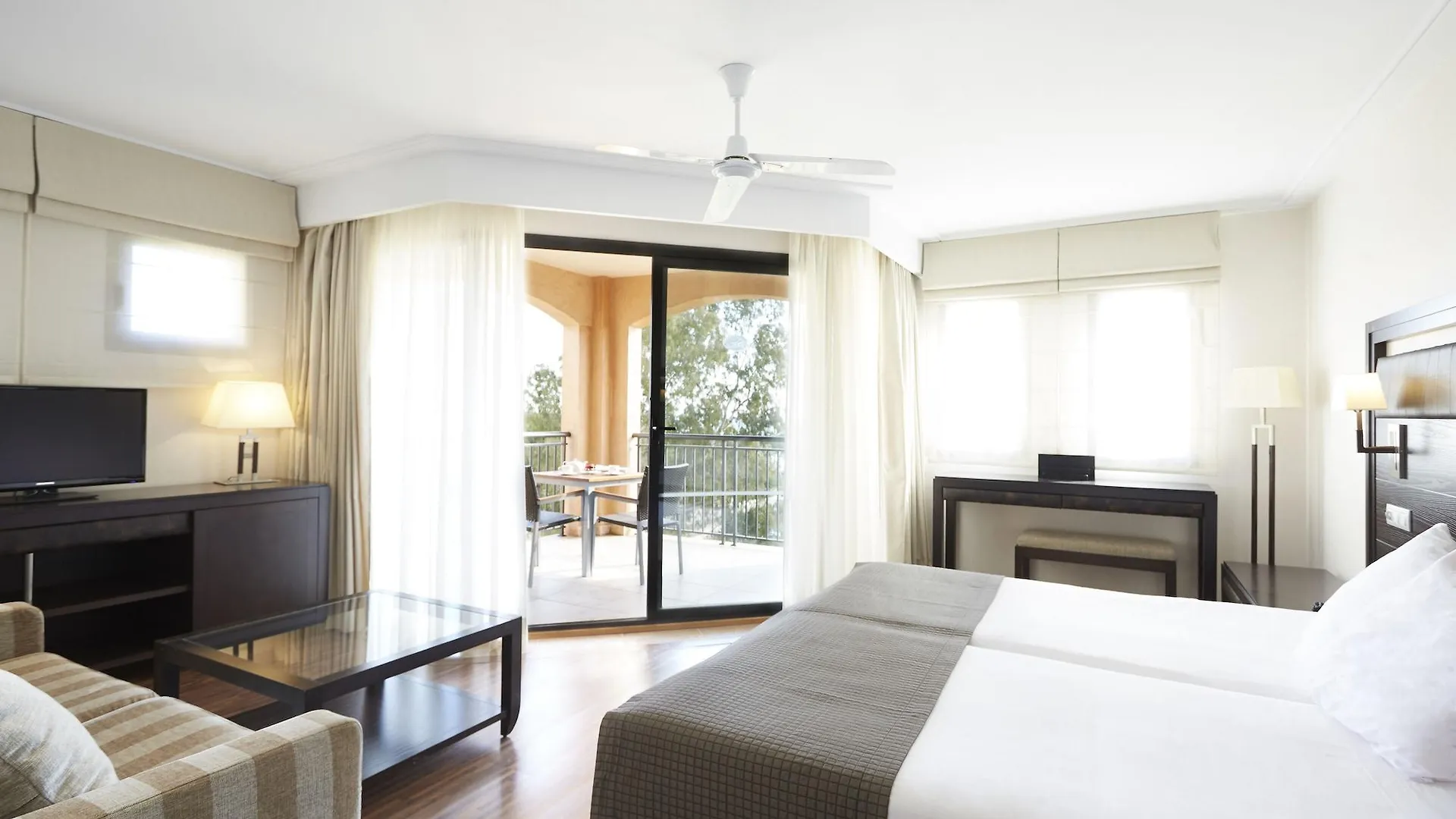 Insotel Fenicia Prestige Suites & Spa Santa Eularia des Riu Hotel