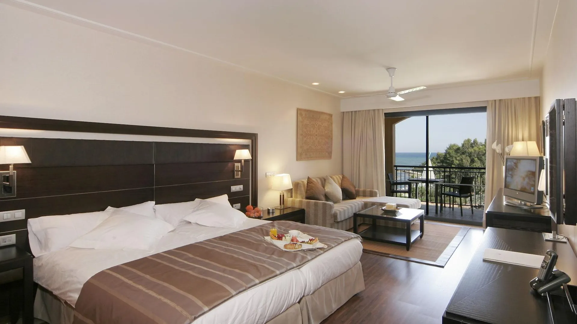 Insotel Fenicia Prestige Suites & Spa Santa Eularia des Riu 5*,