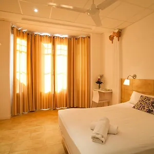 hostal-martinval.topbarcelonahotels.com/